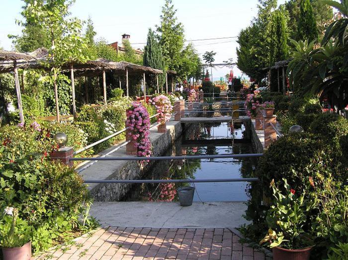Sirena Hotel Tushemisht Exterior photo