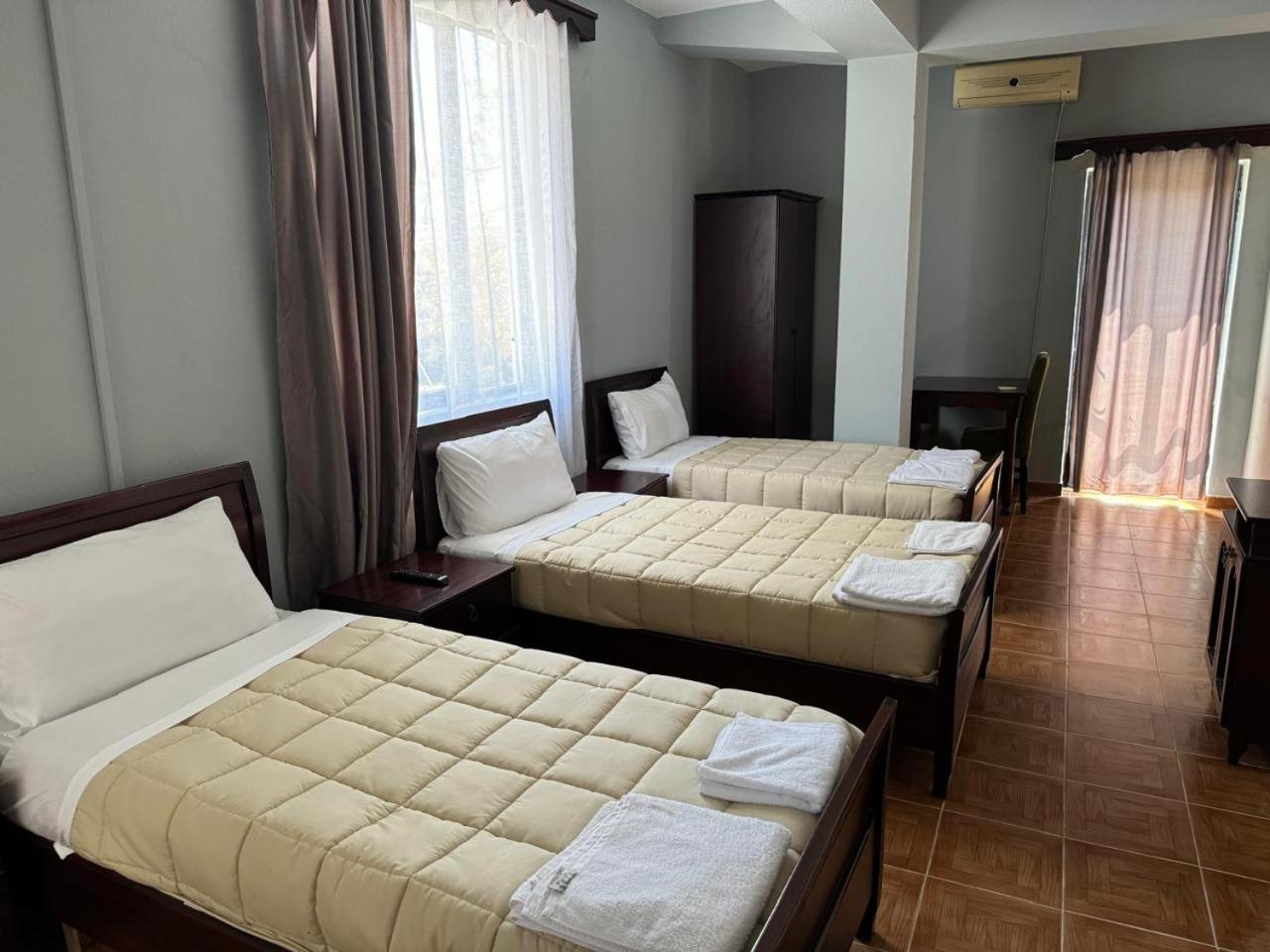 Sirena Hotel Tushemisht Exterior photo