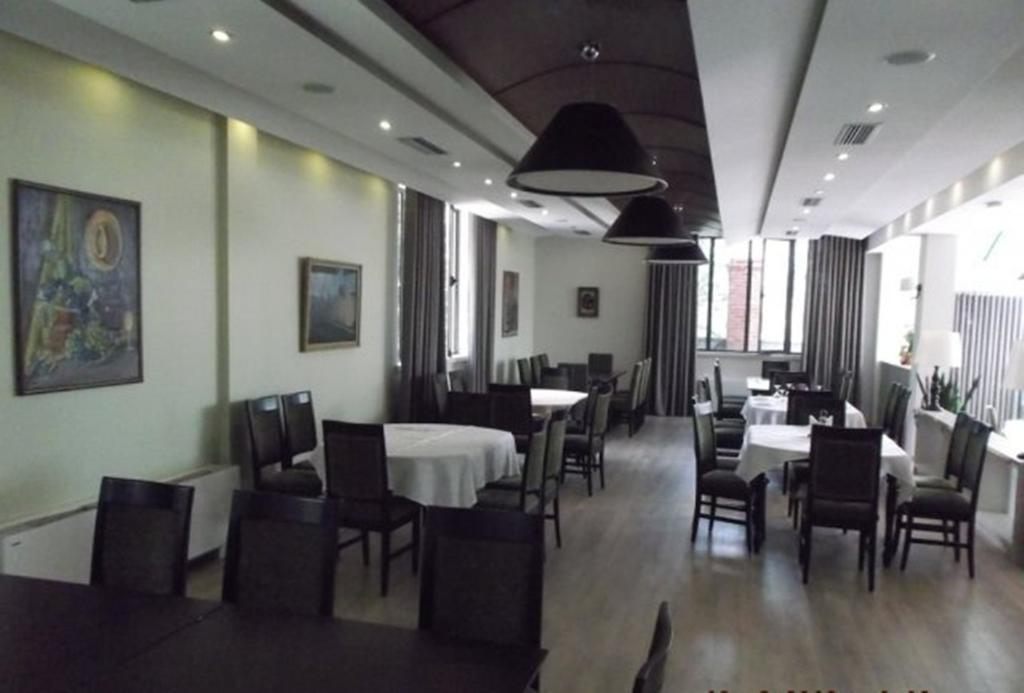 Sirena Hotel Tushemisht Exterior photo