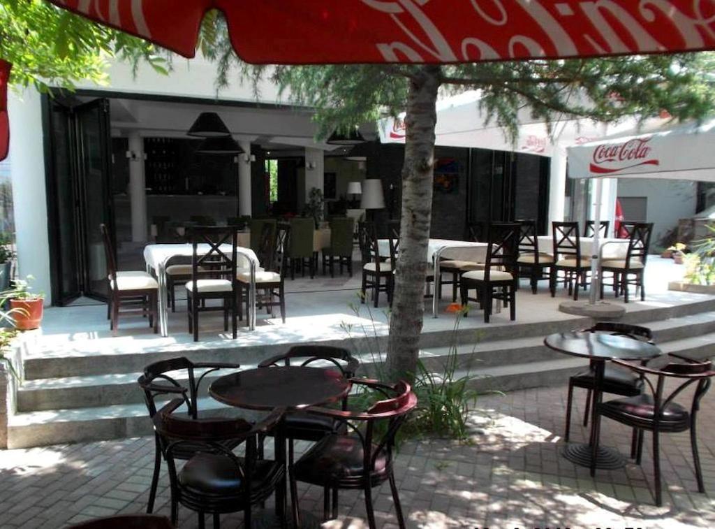 Sirena Hotel Tushemisht Exterior photo