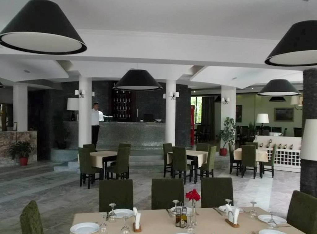 Sirena Hotel Tushemisht Exterior photo