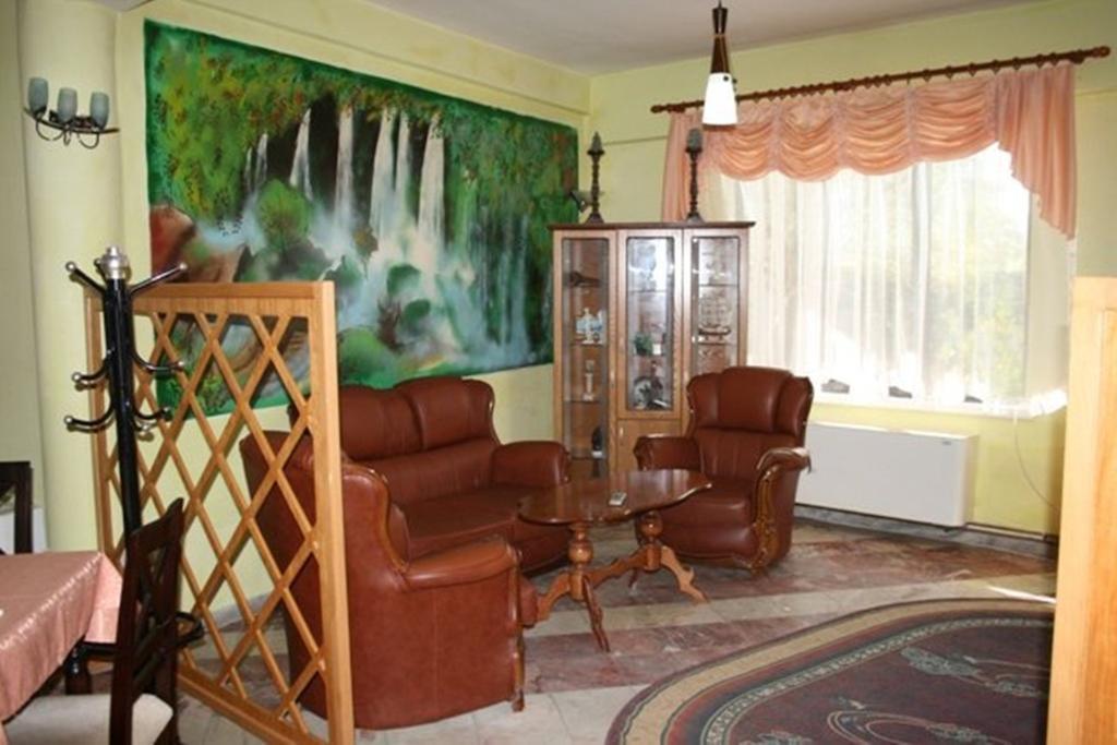Sirena Hotel Tushemisht Exterior photo