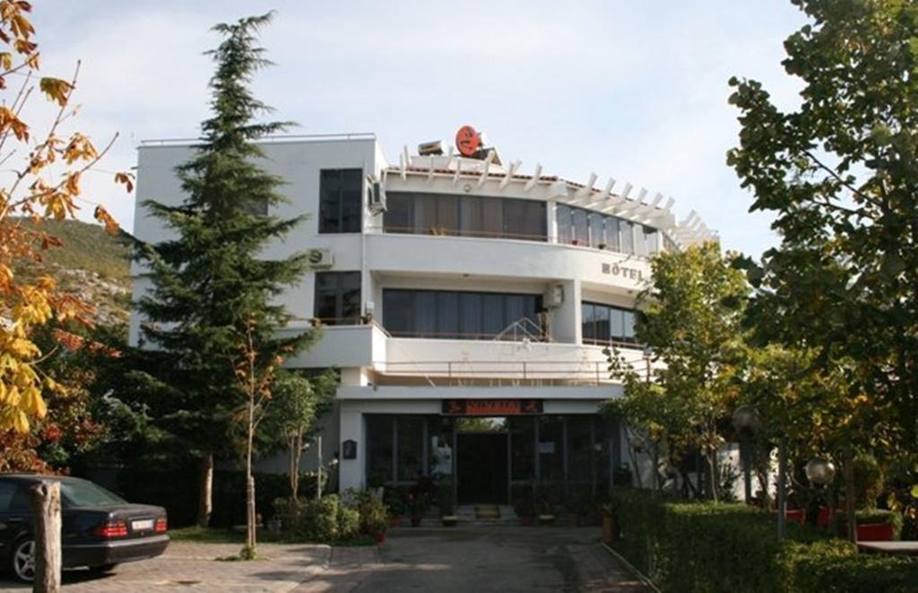 Sirena Hotel Tushemisht Exterior photo