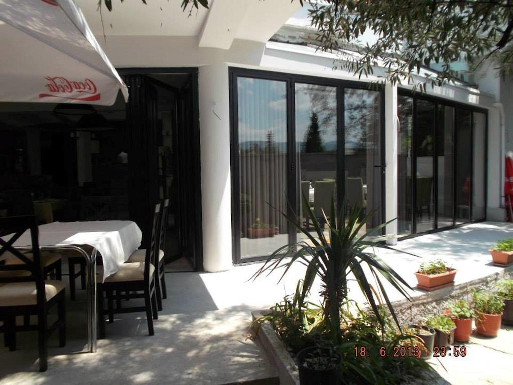 Sirena Hotel Tushemisht Exterior photo